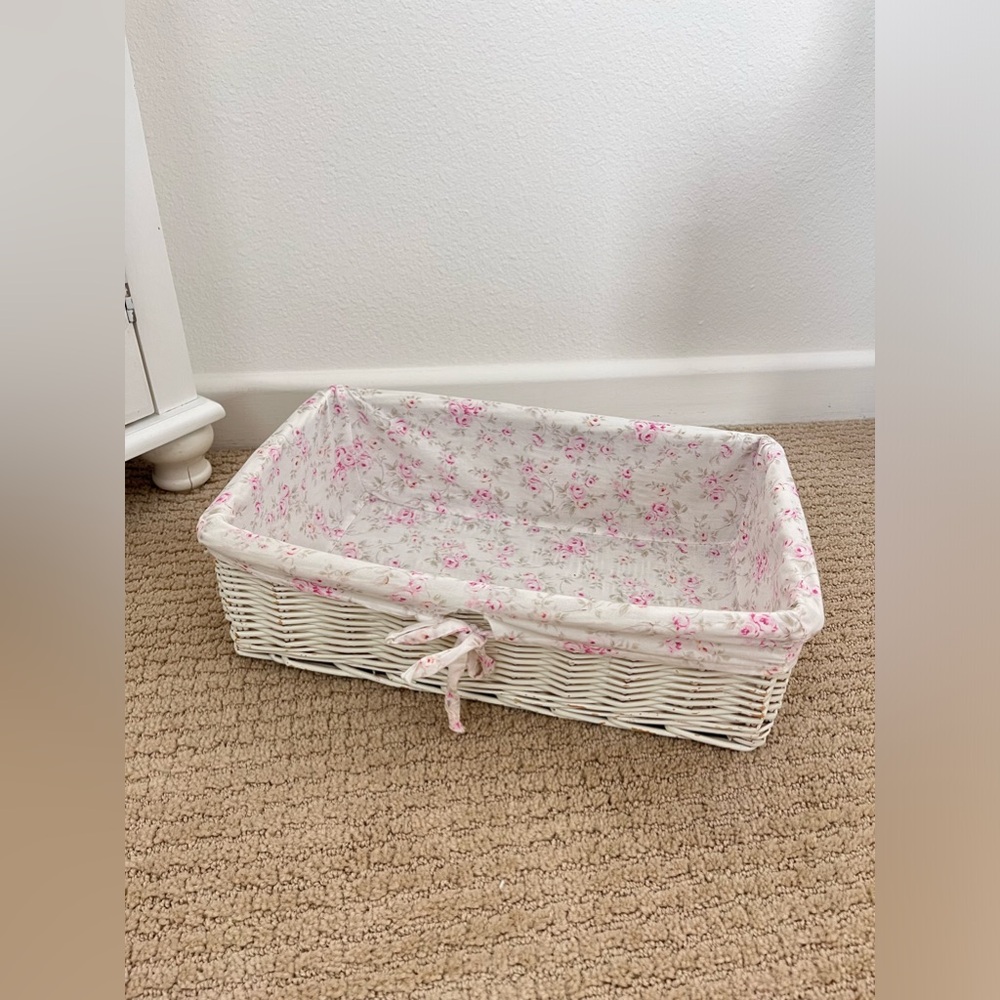 Shabby chic Wicker Basket with Floral Lining